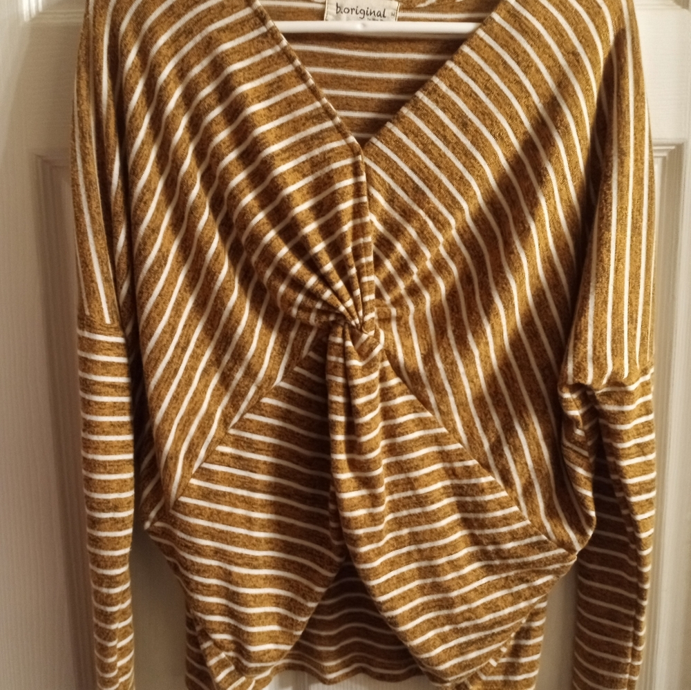 Women's size Med top